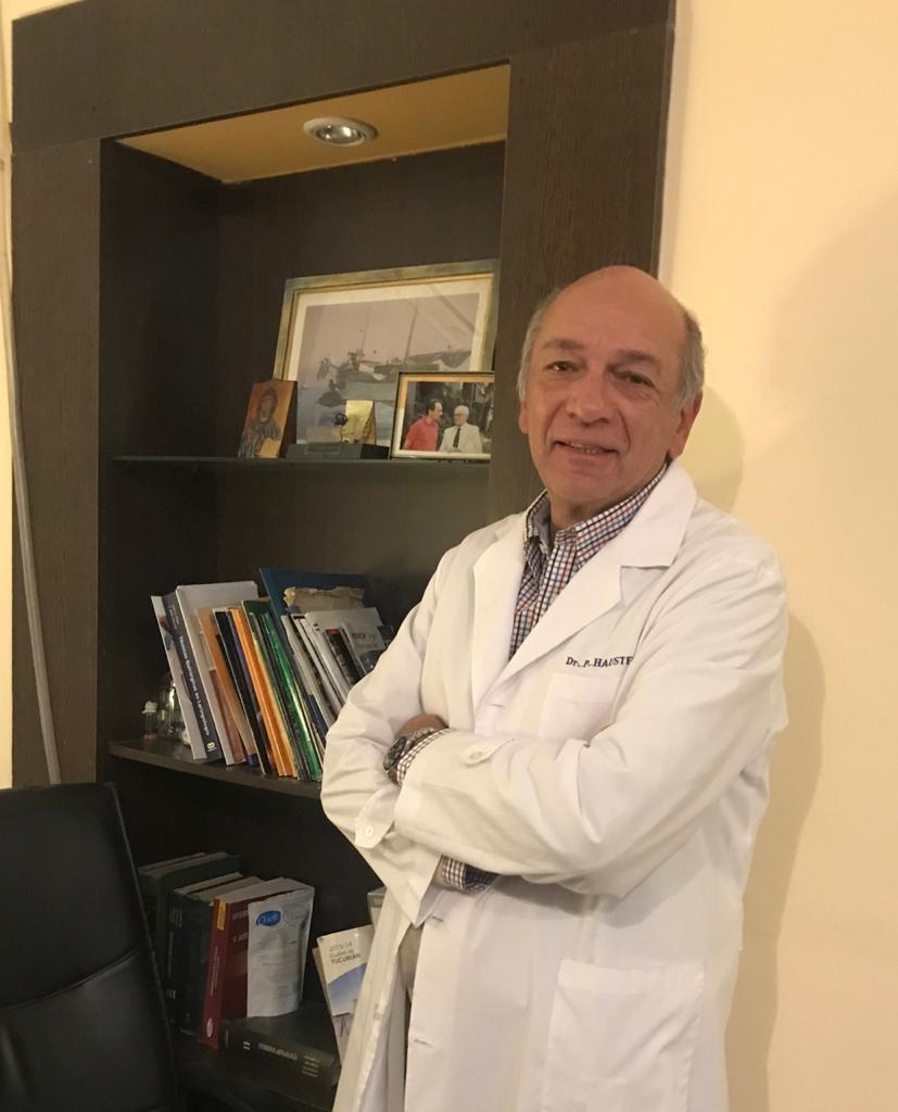 Dr. Pablo Haustein en procedimiento